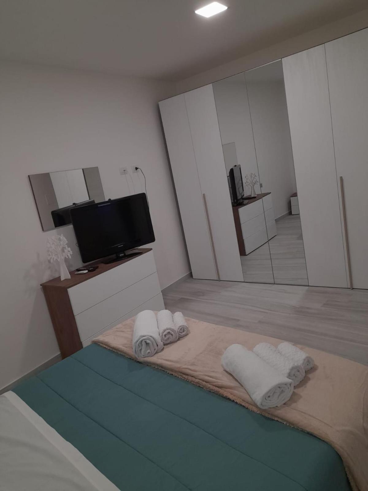Casa Vacanze In Centro! 卡尔塔吉罗 外观 照片
