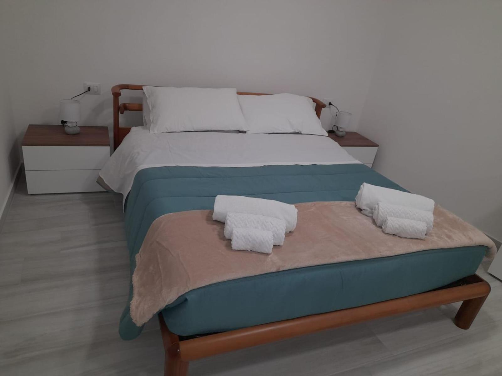 Casa Vacanze In Centro! 卡尔塔吉罗 外观 照片