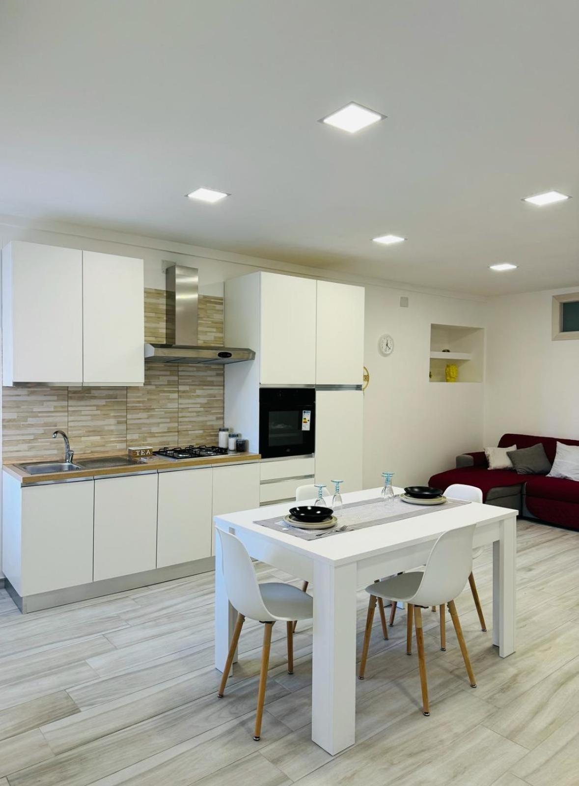 Casa Vacanze In Centro! 卡尔塔吉罗 外观 照片